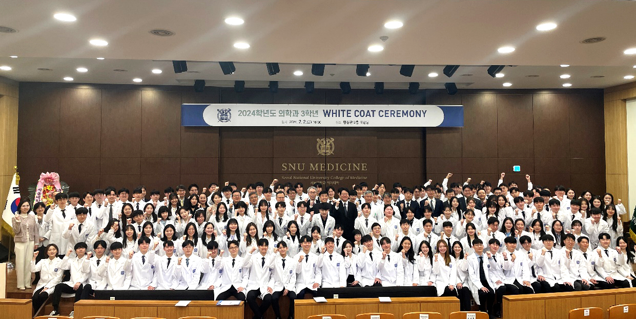 White Coat Ceremony 기념 단체 사진