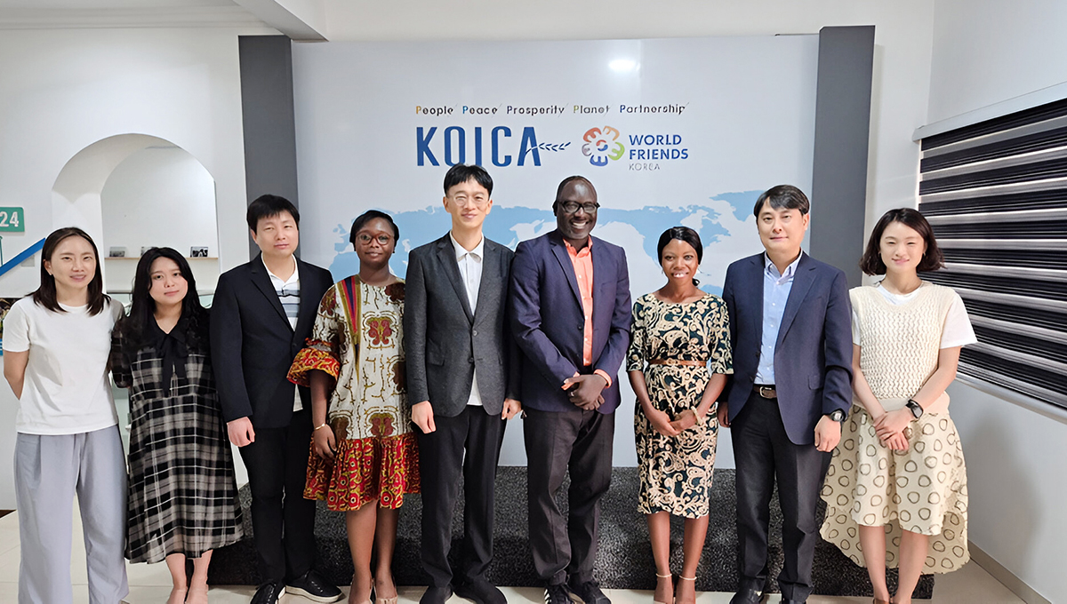 역학조사관 양성 프로그램 졸업생 및 멘토 인터뷰 실시 및 단체 사진