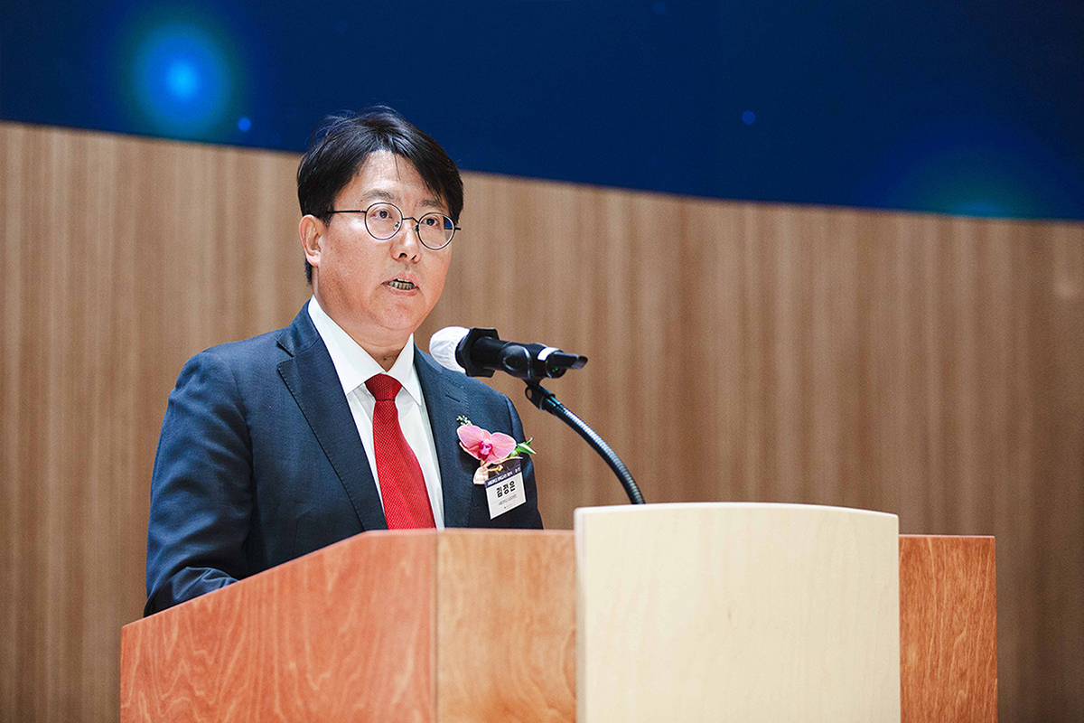 기념사를 하는 김정은 의과대학장