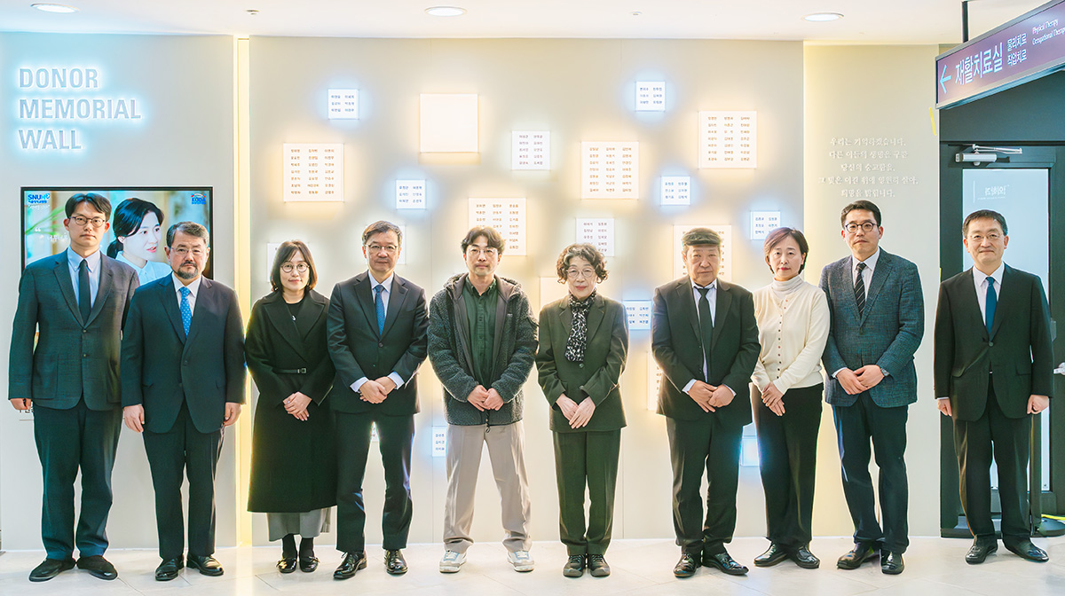뇌사 장기기증자 추모의 벽 제막식 단체 사진